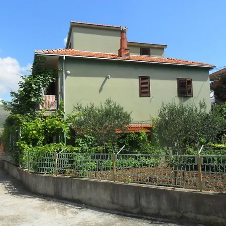 Yucca ゲストハウス 3*