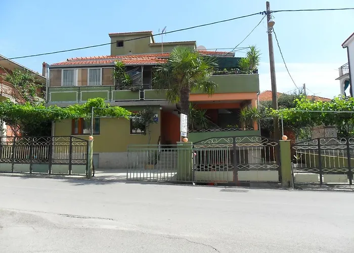 Apartmani Yucca Гостевой дом Трогир